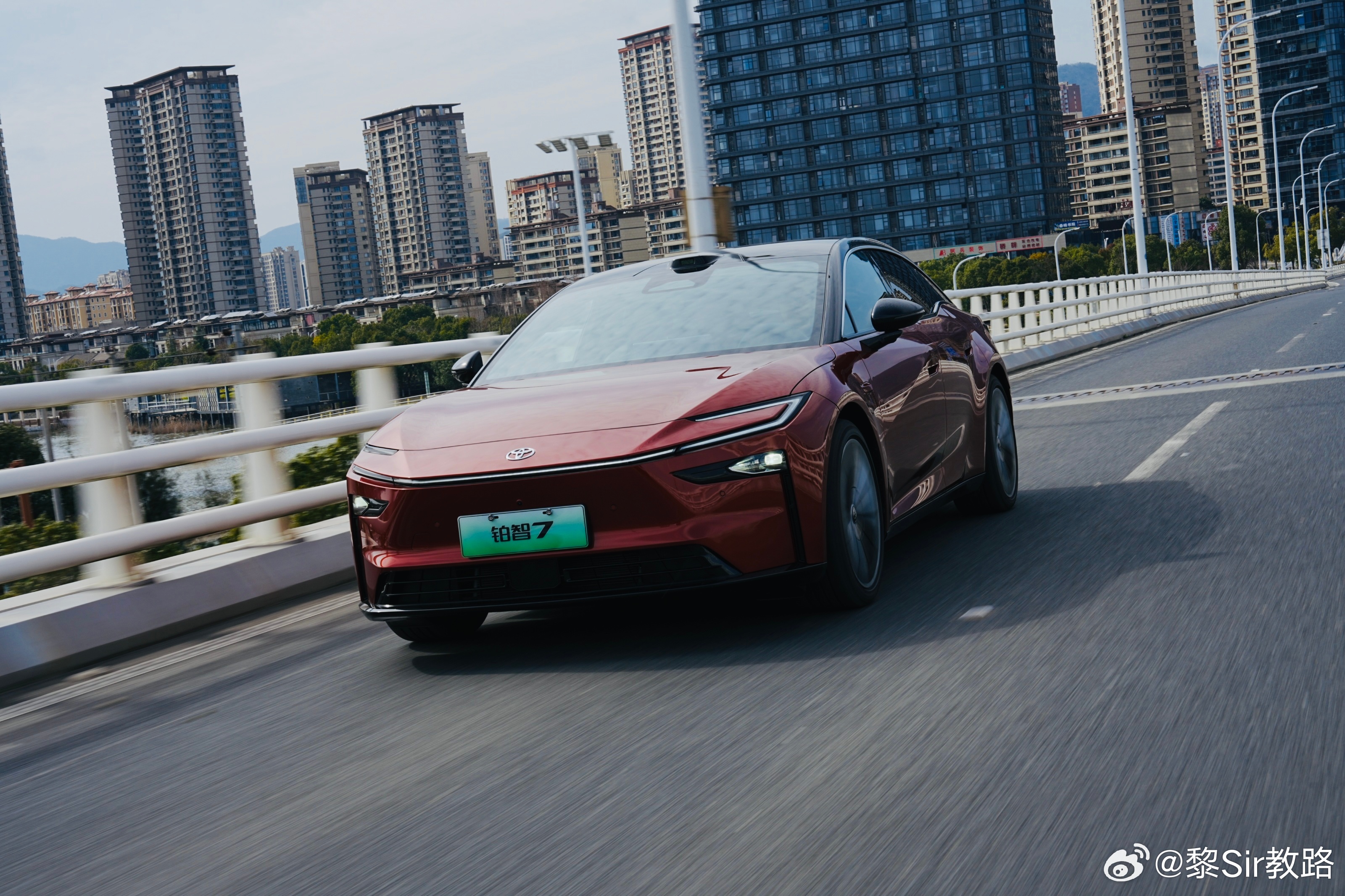 别骂我，我绝不双标，铂智7我的确强烈建议选空悬。别急，我慢慢说。事实我不是一个特