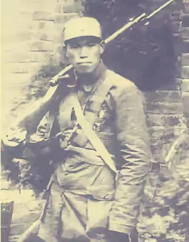 平型关战役中的铁血营长：梁兴初肉搏鬼子后，杀气震慑敌胆
 
1937年平型关战役