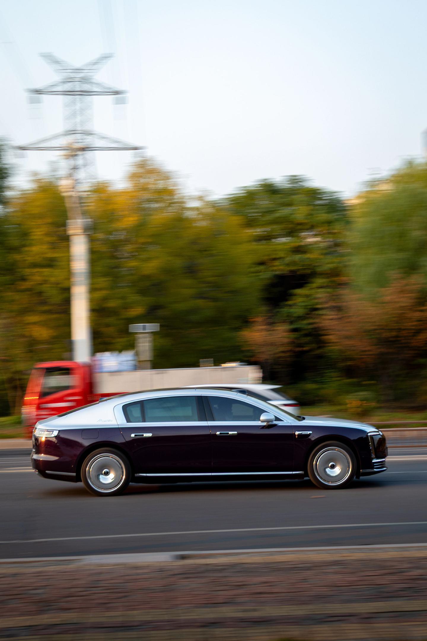 东营黄河路汽车追焦，欢迎东营的朋友们来打卡哦