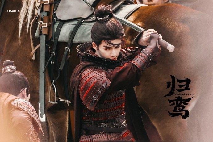 张凌赫杀疯了！古偶天选之子的性张力，全藏在低头那一眼里
 
张凌赫凭《归鸾》又一