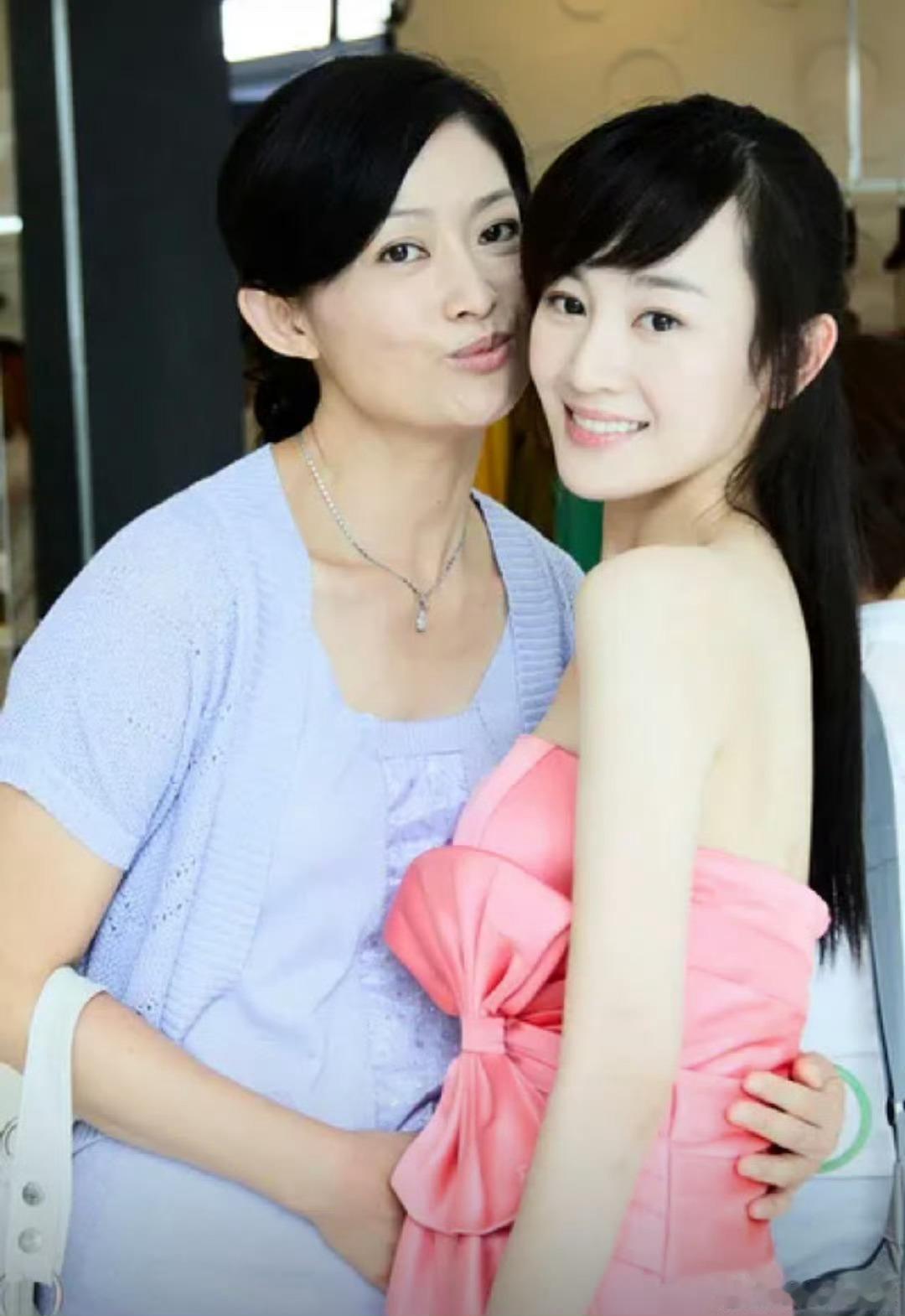 夏家三千金原版就是杨真真女一号，孙晓菁女二号。夏家三千金也是女一号张檬饰演的杨真
