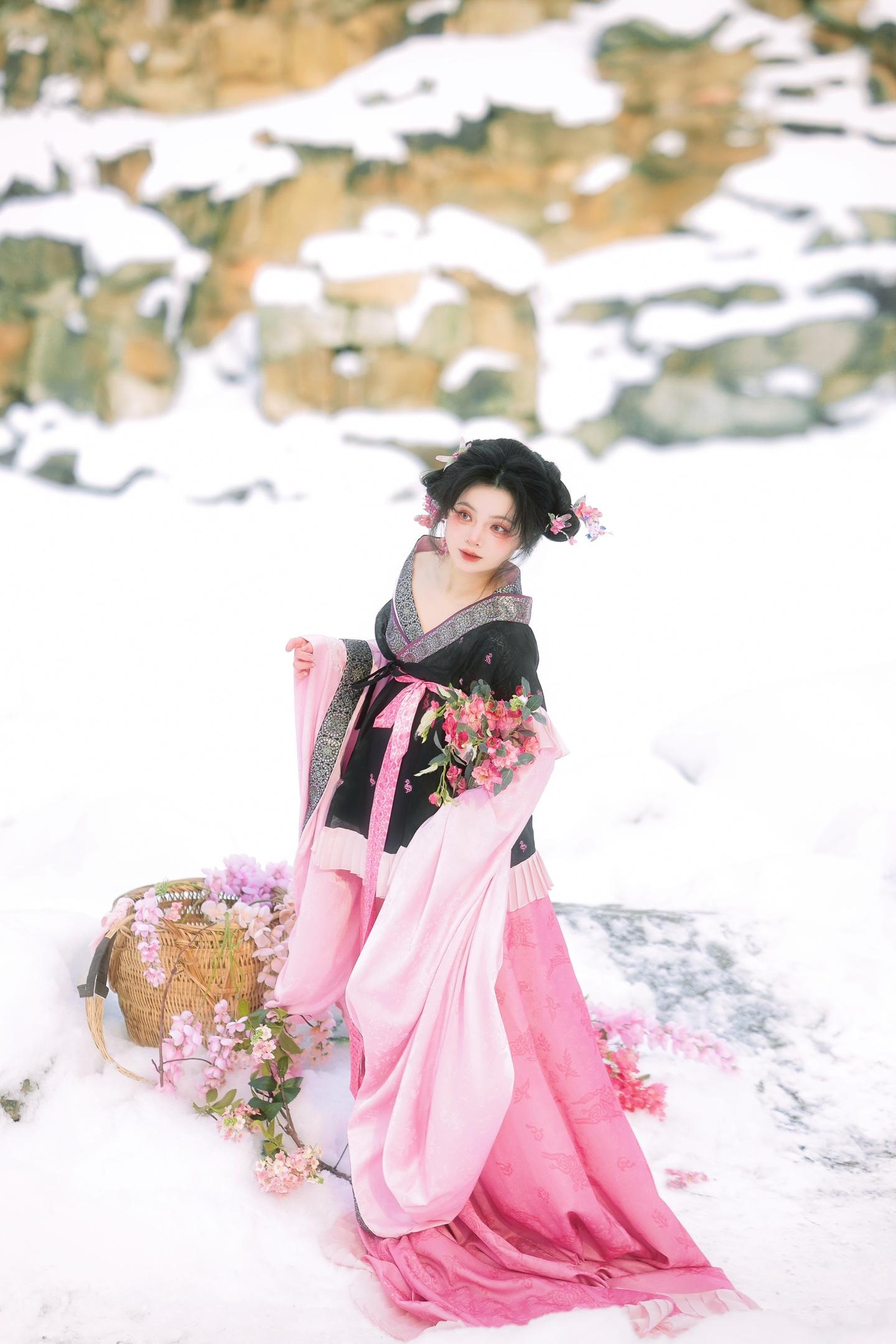 折枝花满衣。摄/后：我