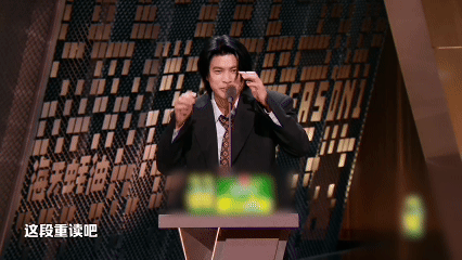 读提词器都翻车的艺人 仁科看提词器的样子像在解谜，字认识但顺序不对。把张绍刚的台