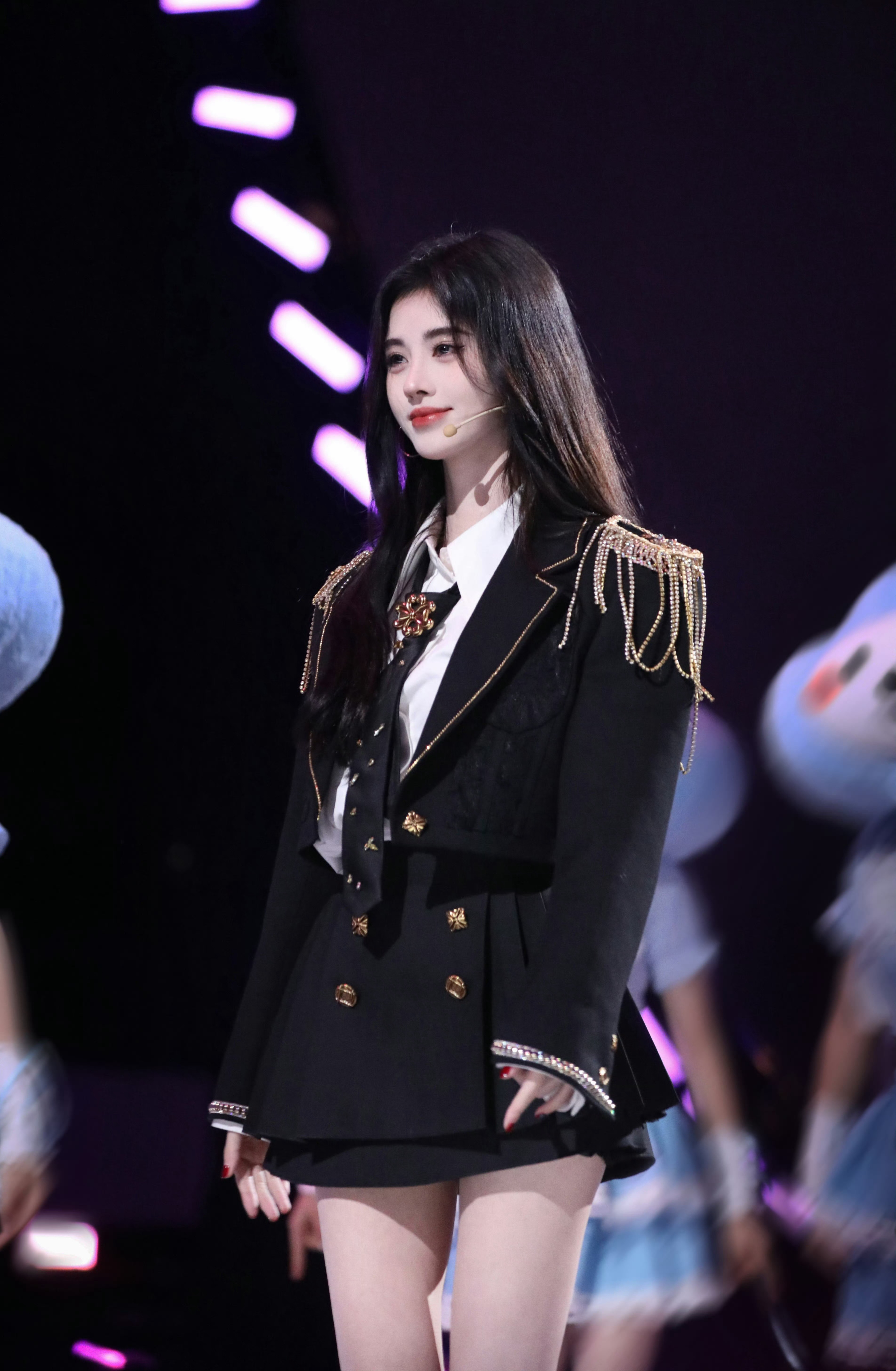 【鞠婧祎】鞠婧祎巅峰之夜彩排图 彩排图和23年王者这套好像，今晚享受小鞠舞台