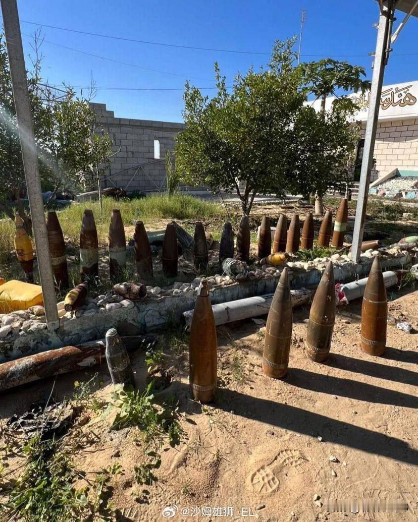 加沙地带未爆炸和用过的以色列弹药的碎片，包括155毫米炮弹、航空炸弹和 AGM-
