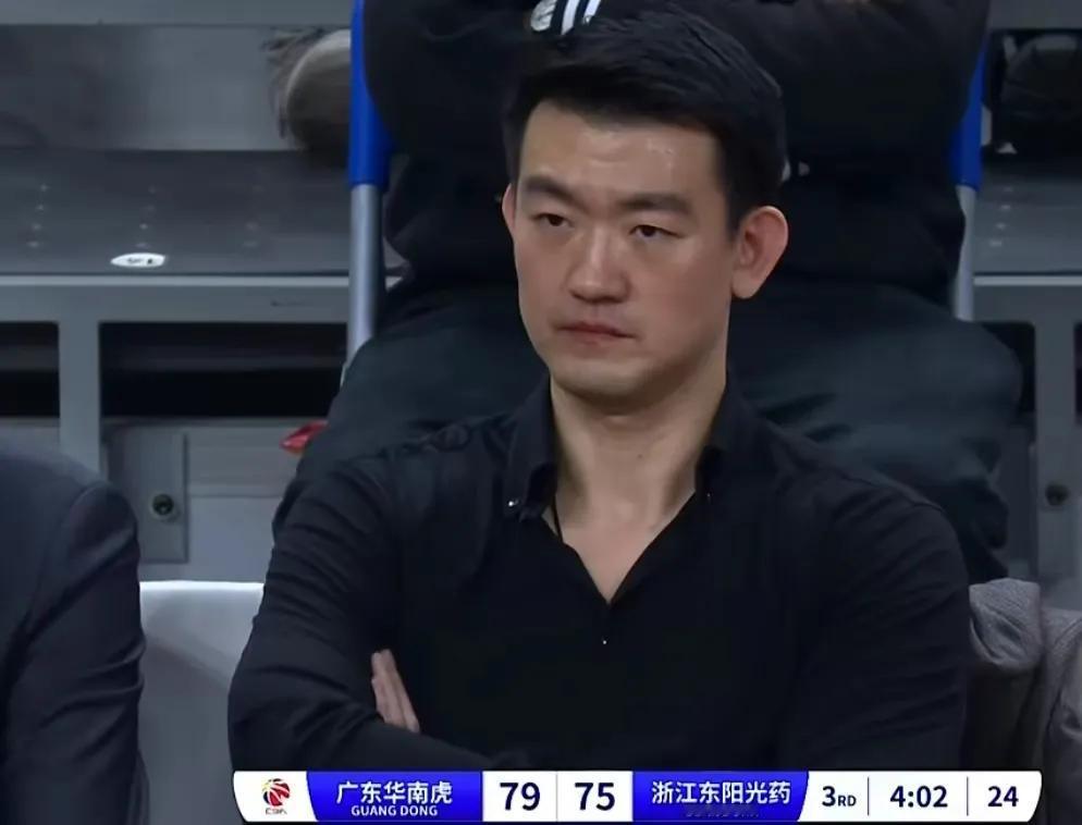 错怪王博？现场球迷爆料：王博接到1人指令，换下全部主力球员。一个球员退役有什么必