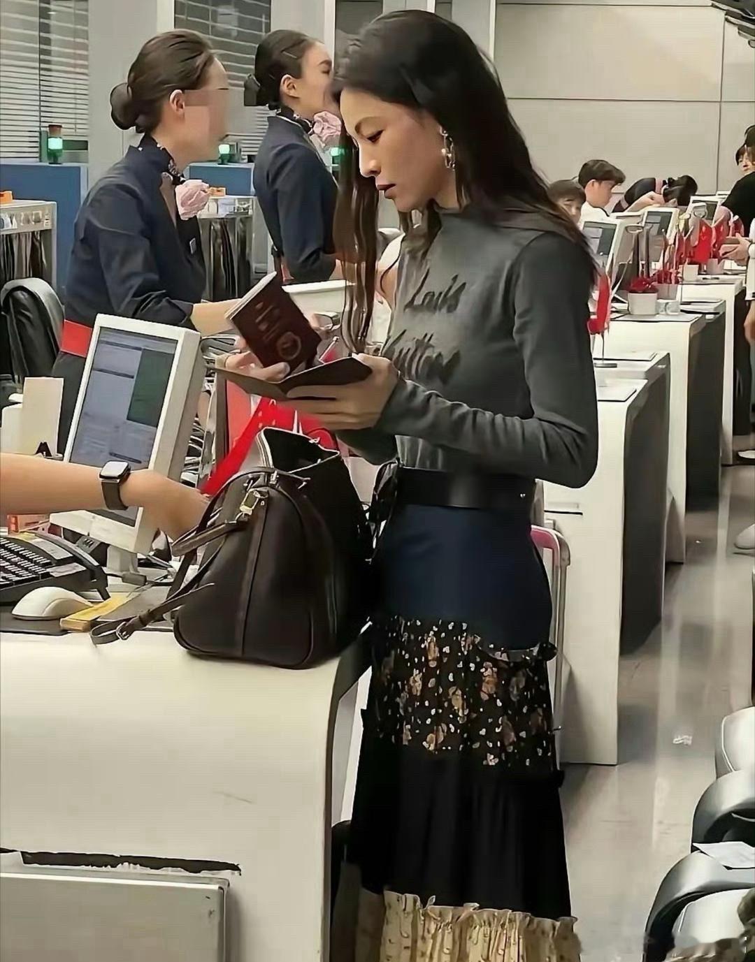 钟楚曦现实中这颜值实在惊为天人啊！ 