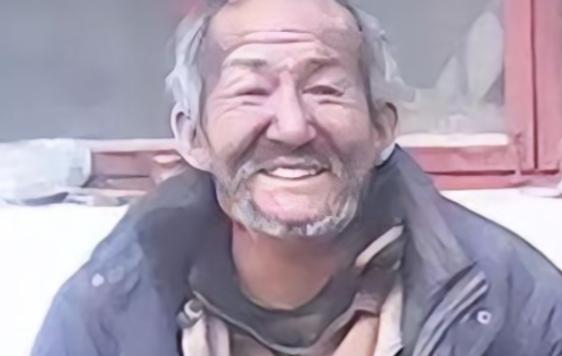 北京收容所一幕：落魄流浪汉填表露真名，民警当场认出豫东知名才子。
上世纪九十年代