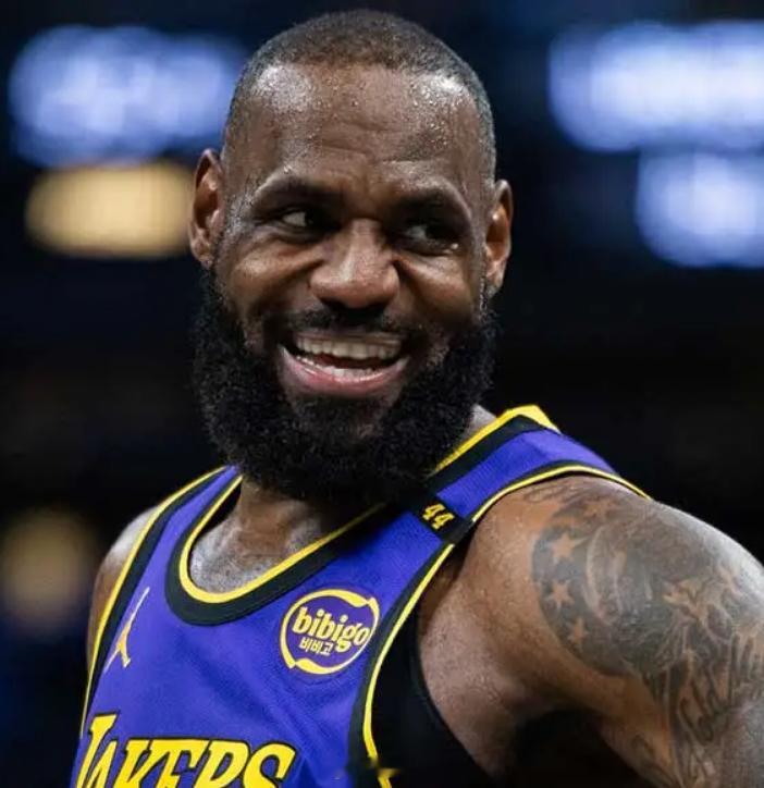 詹姆斯已经在发展联盟与南湾湖人一起训练，状态看起来不错，接下来即将恢复5vs5全