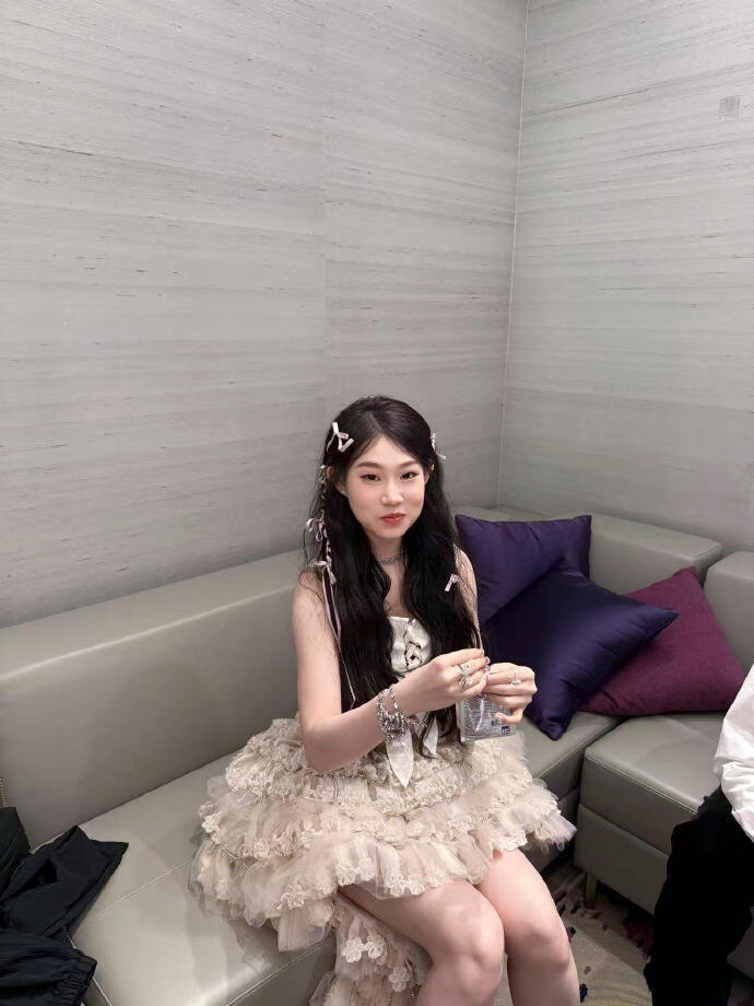 沈佳润育儿难度很低的可爱妹宝 研究了下妹宝的穿搭哲学：舒服＞漂亮，合适＞昂贵。所