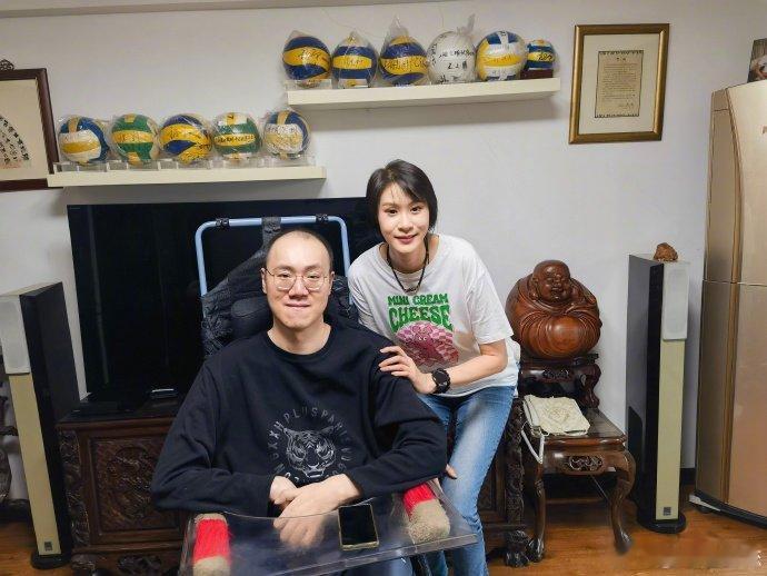 赵蕊蕊愿汤淼如是如愿探望汤淼发博，字里行间满是对他的敬佩：汤淼经历的一切，是难以