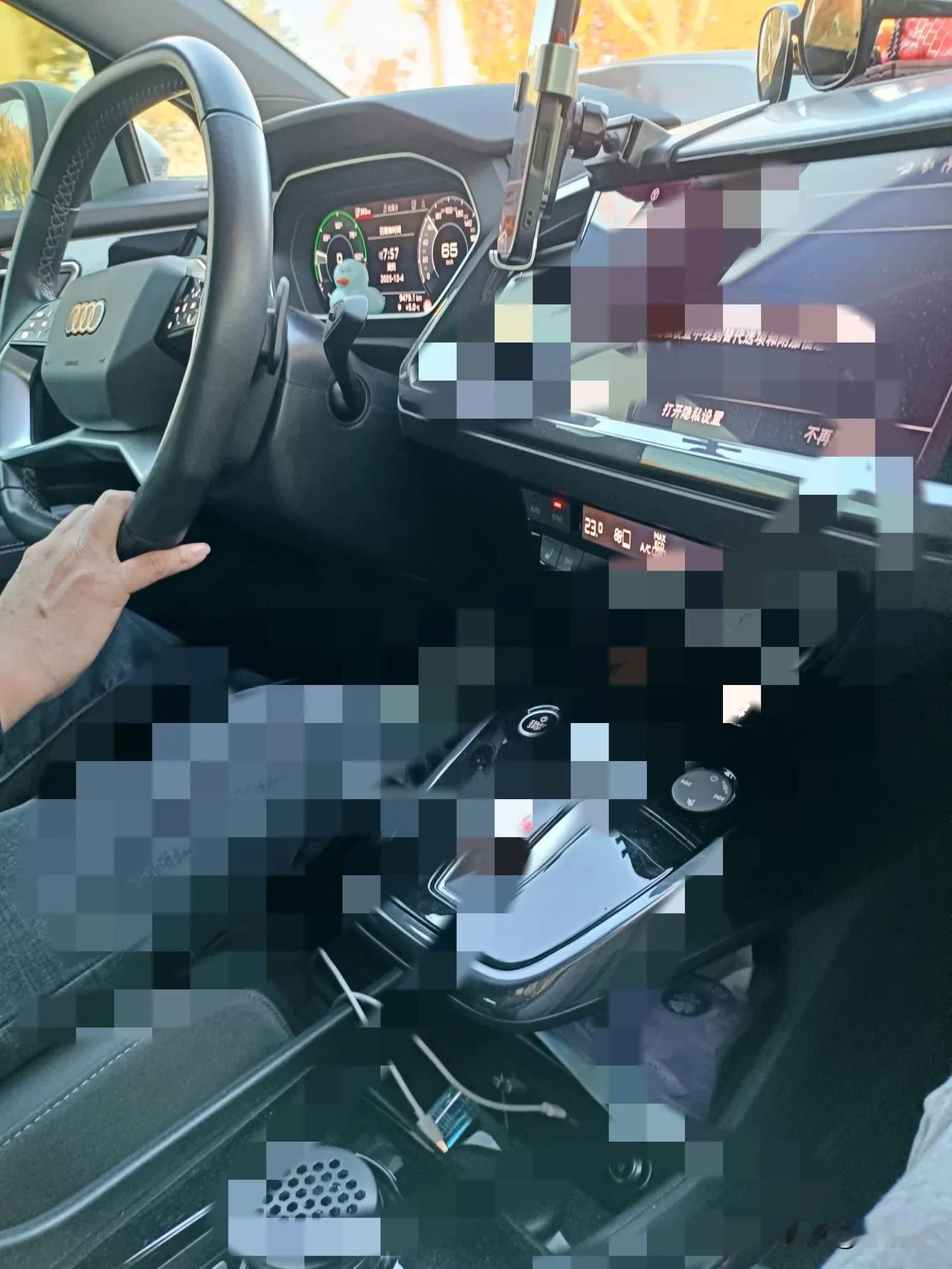 天冷，今天不坐公交车，拼车去老年大学上课，接单的是一辆奥迪车主。[笑哭]
下单的