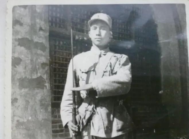 1939年，23岁八路军政委王凤鸣，凭一份名单杀害300名战友，罗荣桓赶来后他被