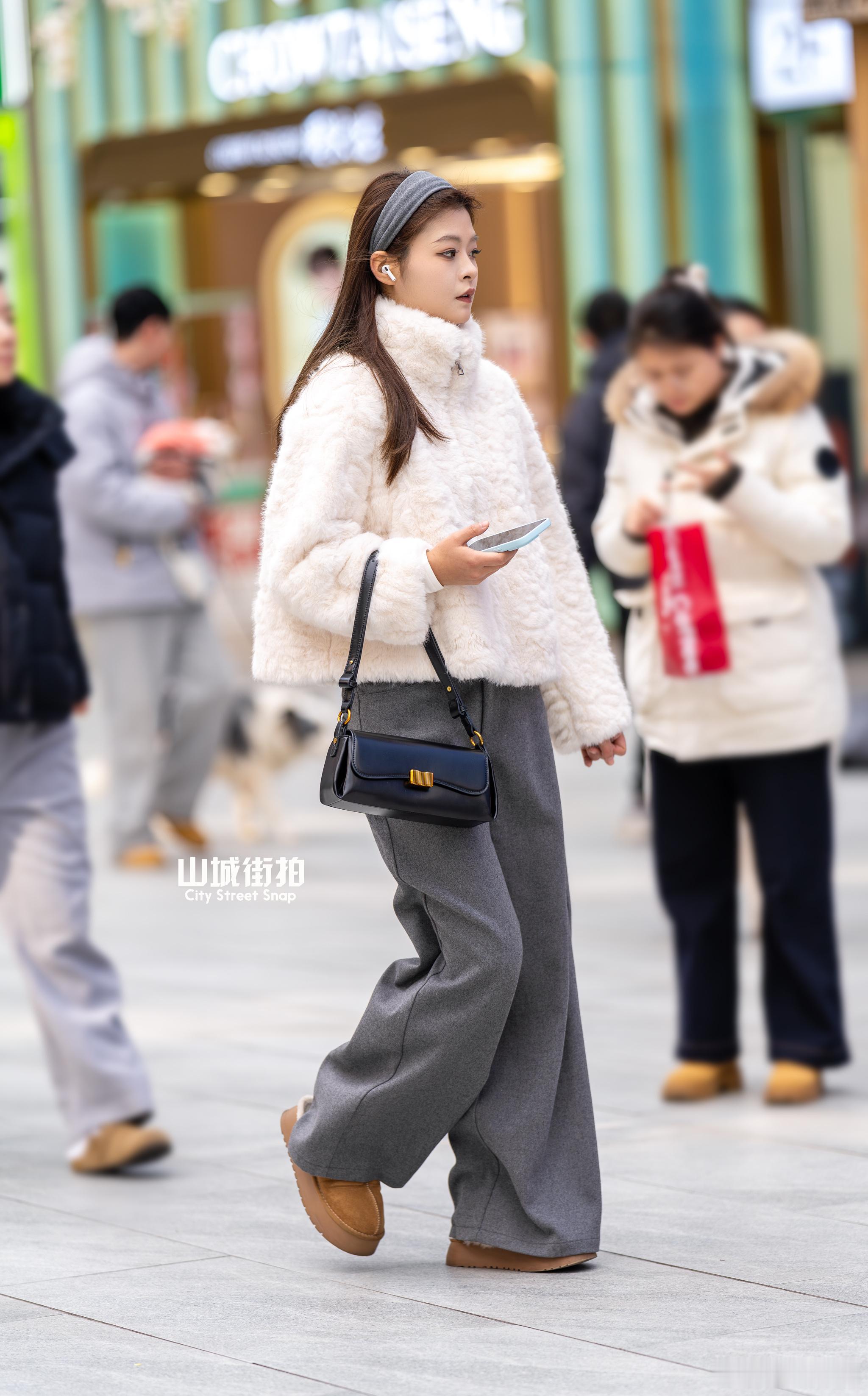 后面换个焦段，光圈拍一下~ 