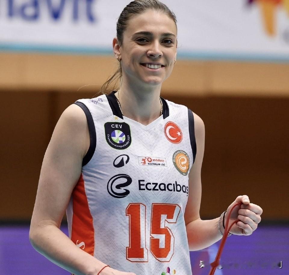 斯特万诺维奇谈埃扎克巴瑟（伊萨奇巴希）俱乐部经历：

第一年我非常满意。那时我们