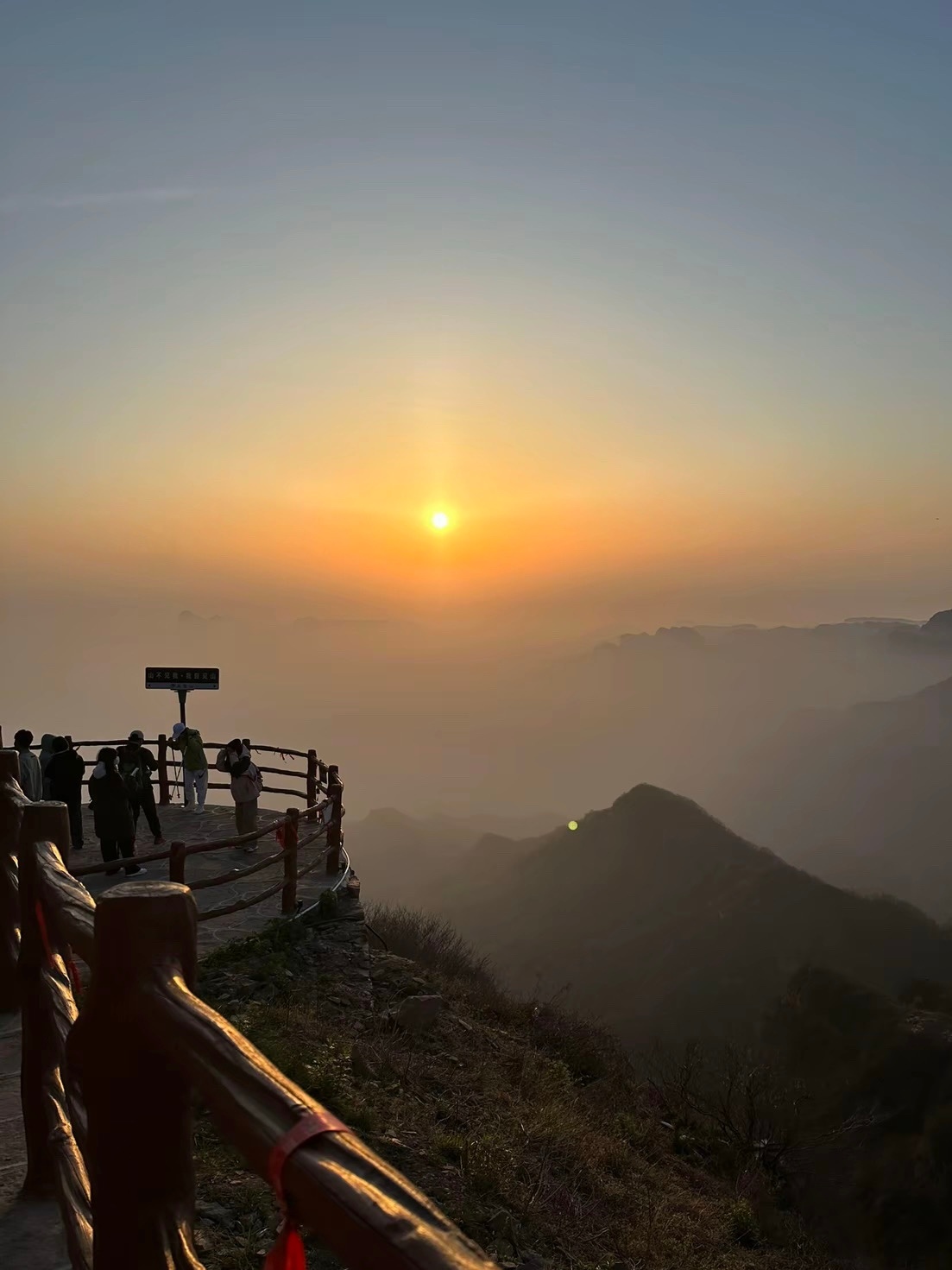 花有花期 人有时运  只要在变好 慢一点又何妨 