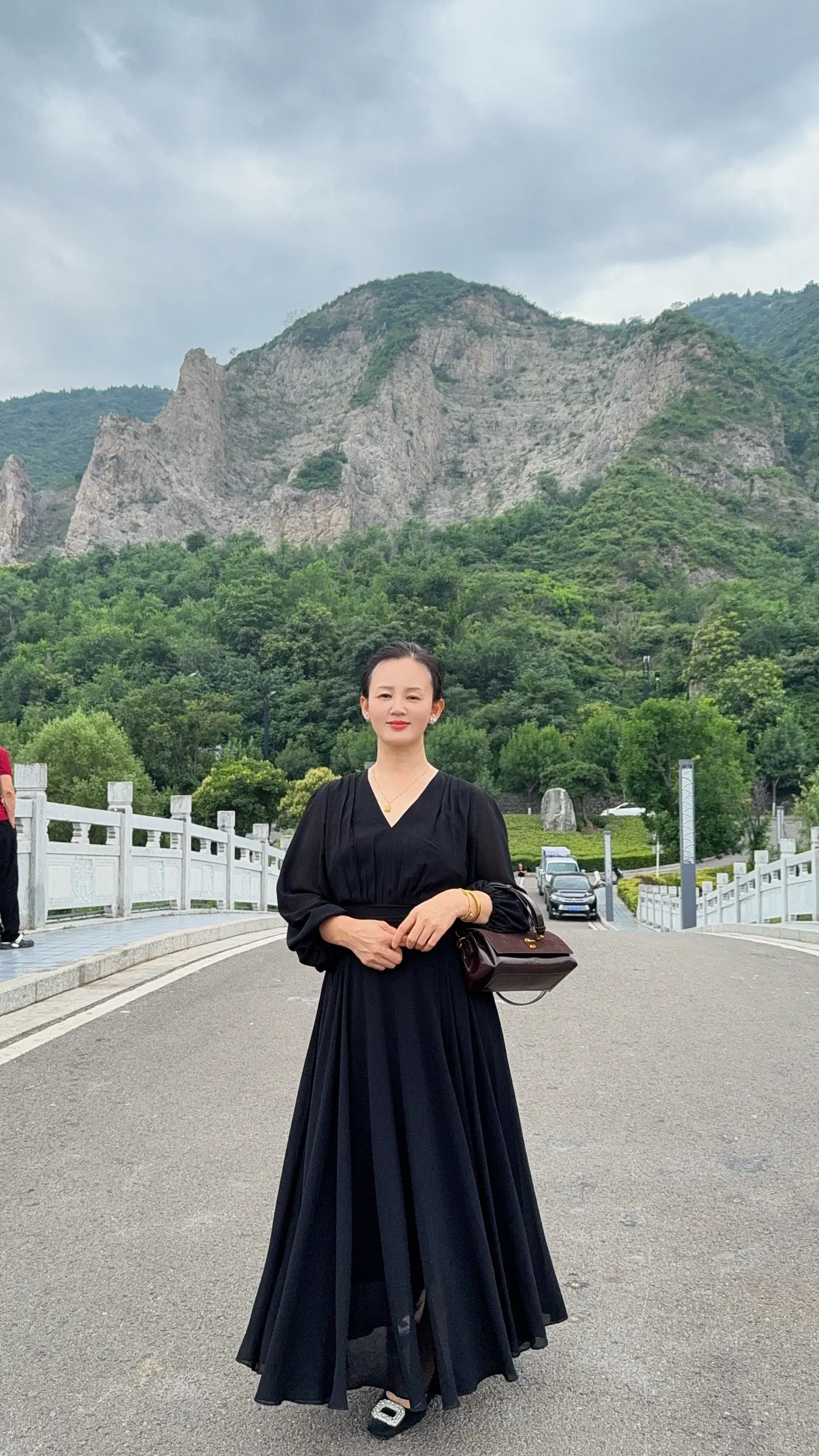 连方丈都背叛了佛祖，而你却始终无法释怀，你真傻，总有一天你会发现这个世...