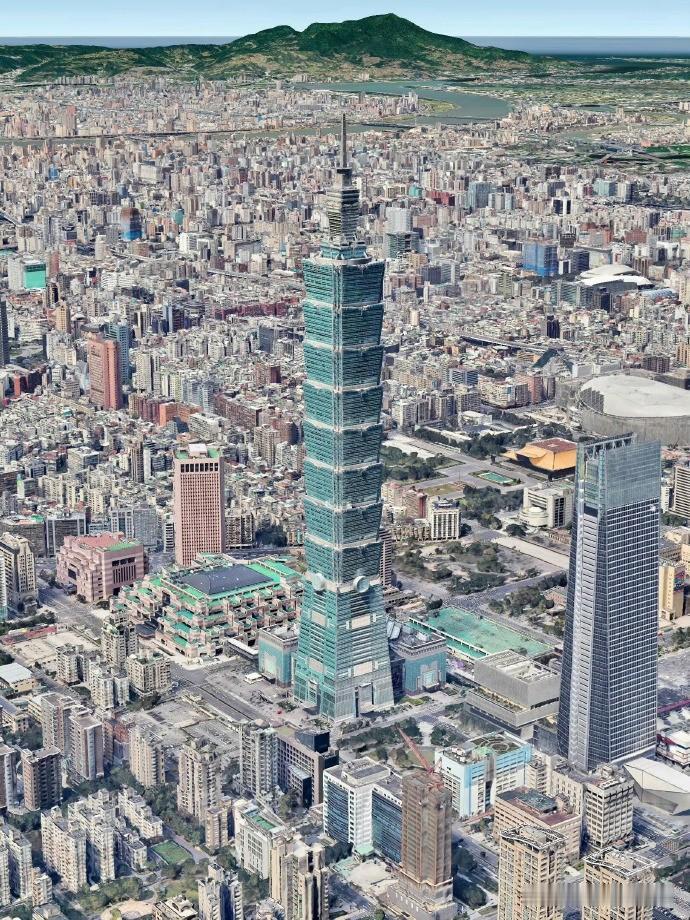 空中俯瞰台北，单看天际线确实没那么惊艳，老楼连片、摩天楼稀少，视觉上也就大陆强二