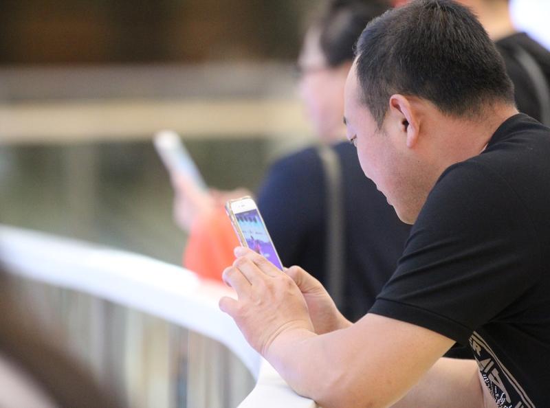 中年危机常出现在40 - 60岁，职业压力、婚姻问题、子女成长等都可能引发。面对