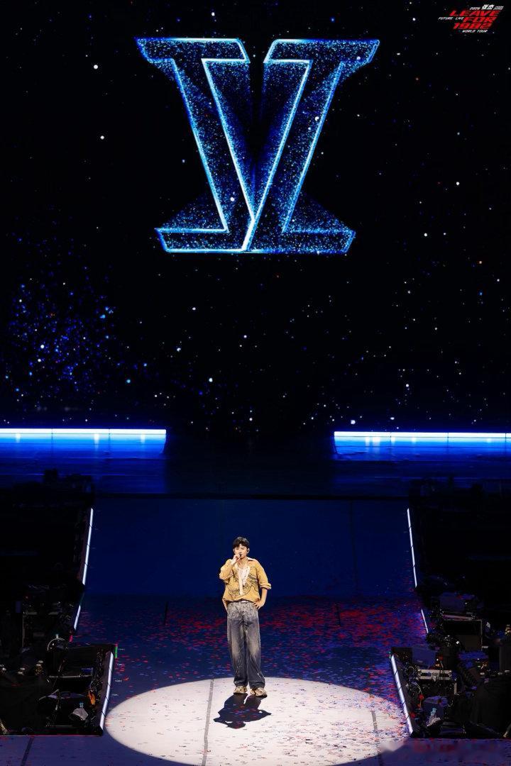 张杰张杰说下一站我也很期待张杰感谢新加坡观众朋友们的热情张杰未LIVE巡回演唱会
