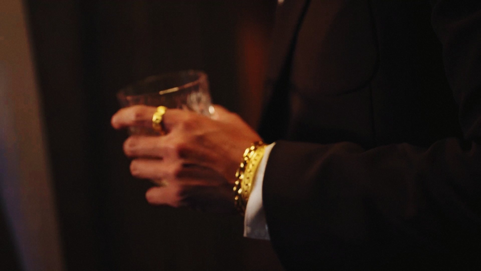 “还没挑好吗？” 