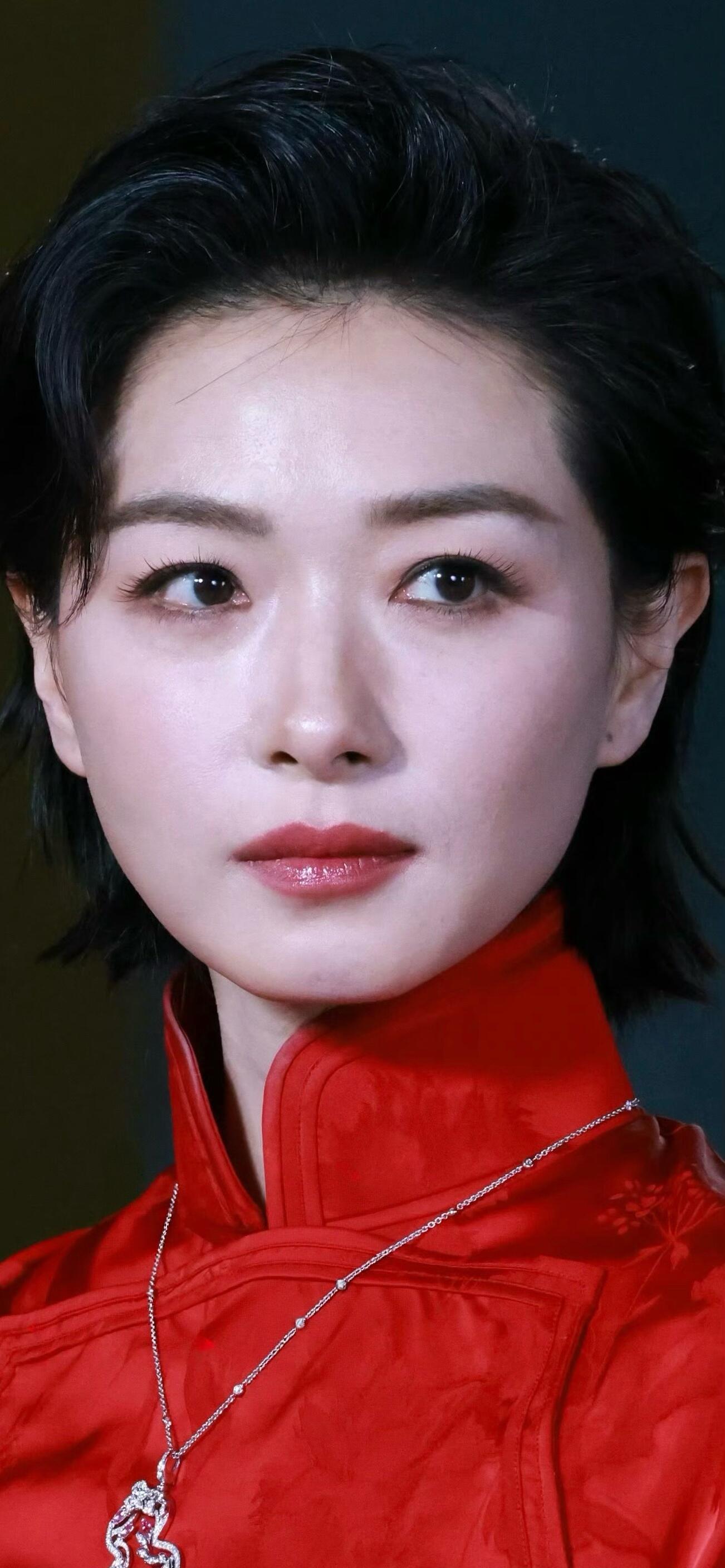 万茜 利落干练气场太强了 