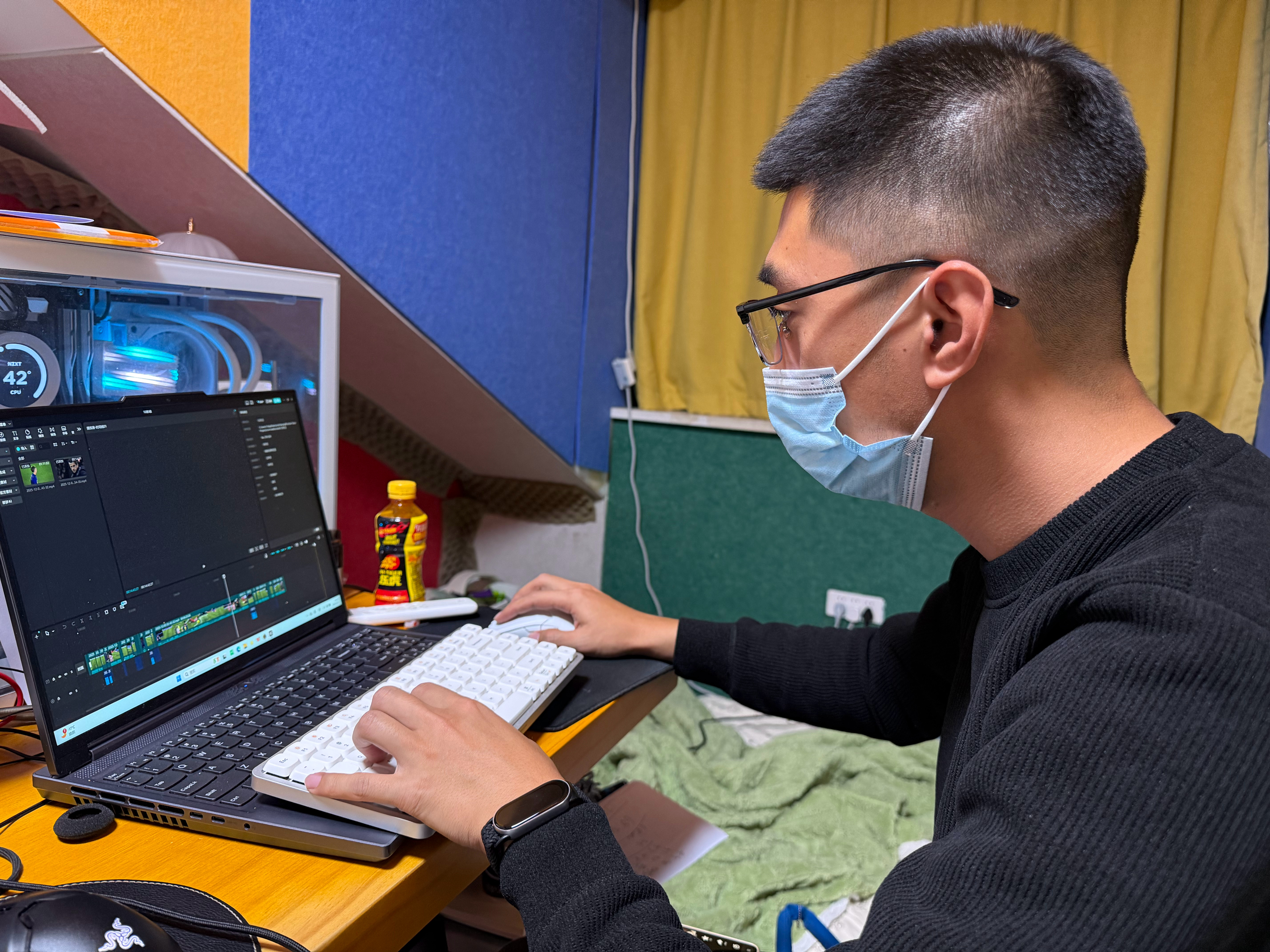 我要是自己一个人工作感冒了😢我就请假休息了。现在有了黄哥我一想，如果我休息他就