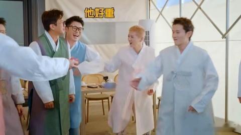 拉的是陈赫痛的是鹿晗鹿晗五哈最吃压力之人 陈赫要测腿长，队友们谁都不敢上。鹿晗默