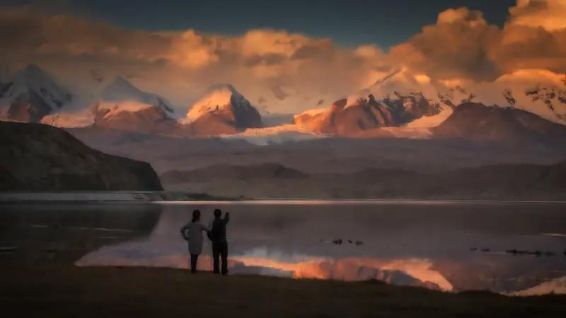 人生在世，总有些事让我们纠结、在意。曾以为那些难题、困境会一直压在心头，可多年后