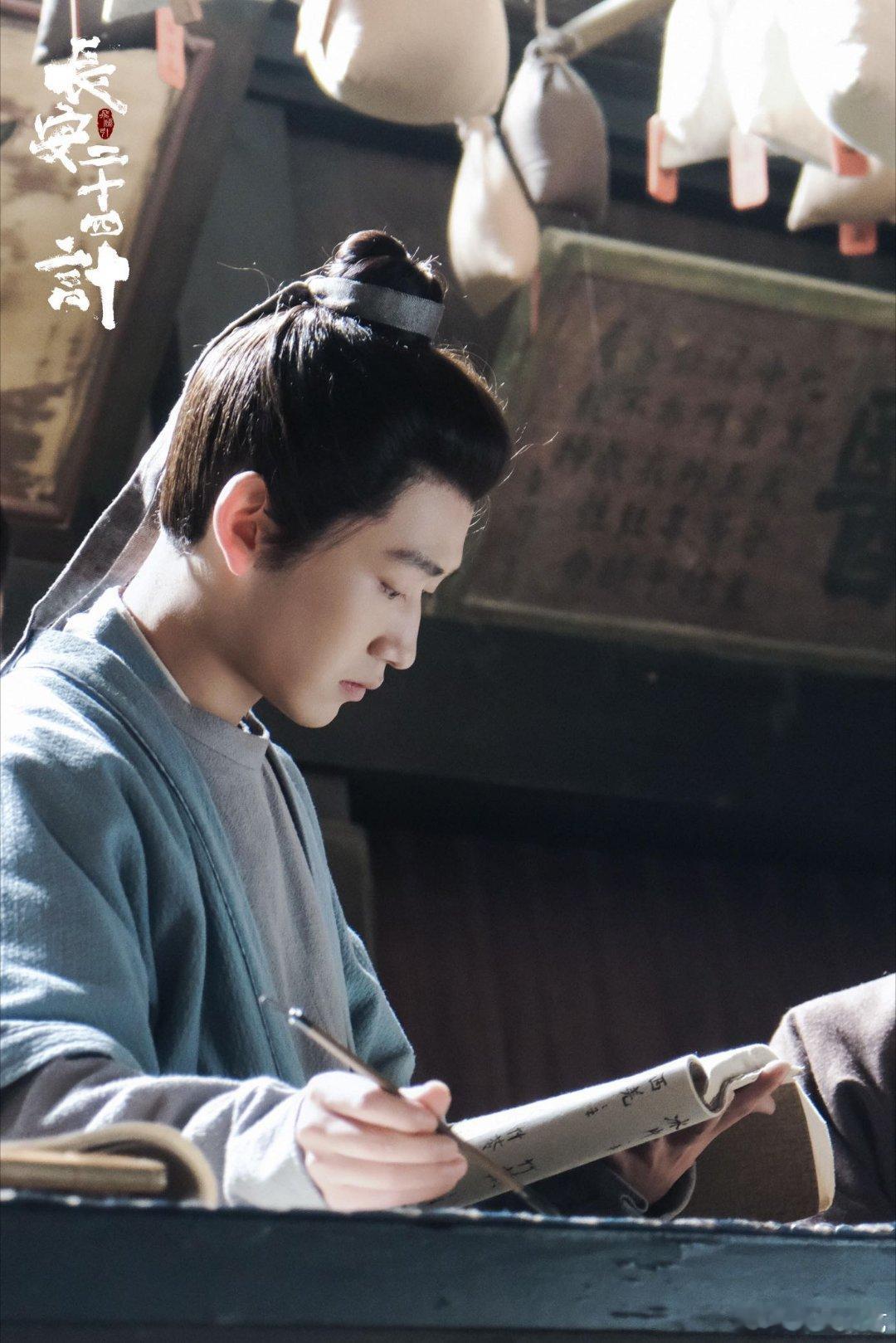 怕反派变脸更怕反派不变脸 砖头落下时他还在笑，这画面成了多少人的心理阴影，微笑反