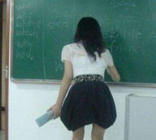 贵州一间普普通通的小学教室里，11岁的女孩因为同桌男生的一个越界举动，竟被确诊为