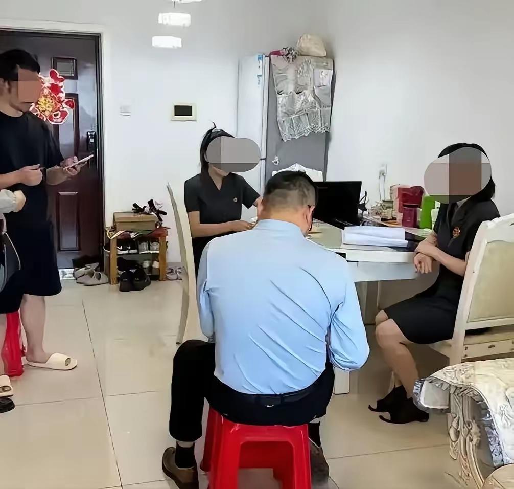 父母留下的房子卖了90万，消失多年的妹妹突然现身：钱得平分！

河南有户人家，老