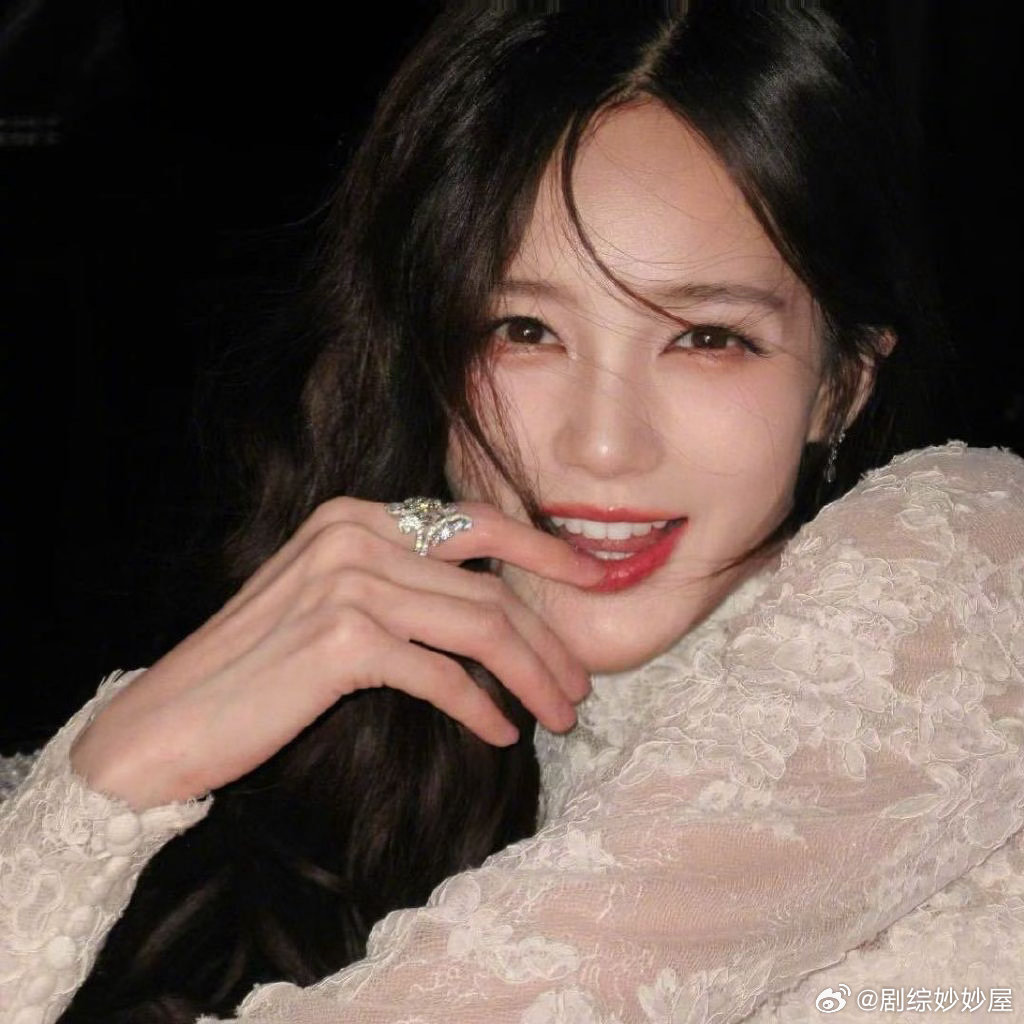 李一桐曾替闺蜜手撕渣男被李一桐的护短性格圈粉了。还没入行的时候，就看不惯闺蜜遭遇