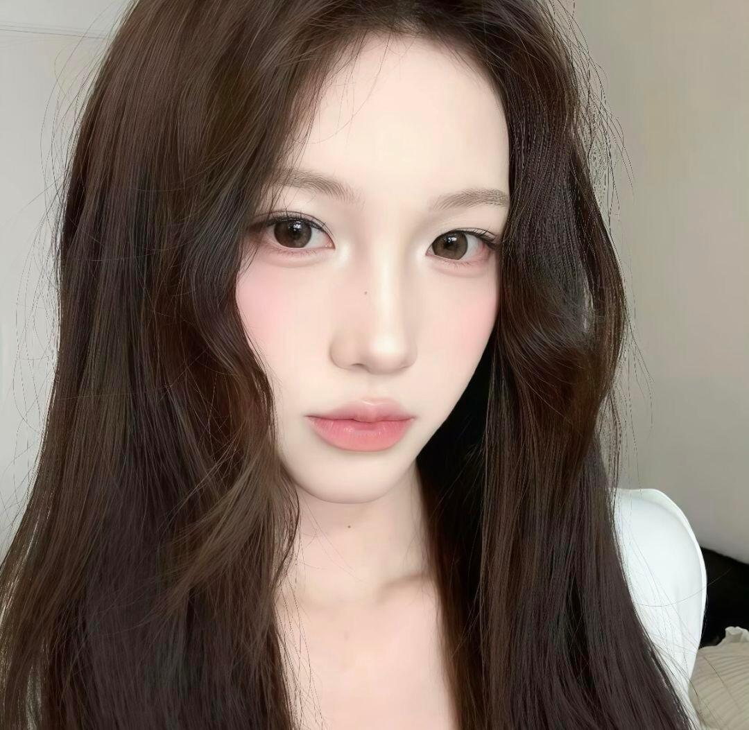 𝙒𝙚𝘾𝙝𝙖𝙩女头｜高质量头像｜氛围感头像｜ins小众头像 ​ ​​​