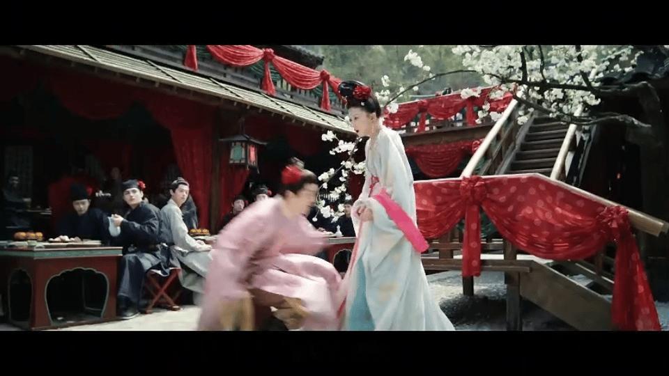 子夜归大婚梅四搁这又唱又跳的子夜归梅逐雨与武祯大婚，梅四先撑场面，后被梦妖控制，
