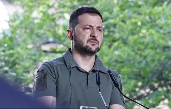 一位乌克兰人讲到自家总统时说：“我知道不少中国人觉得泽连斯基以前是喜剧演员，当总