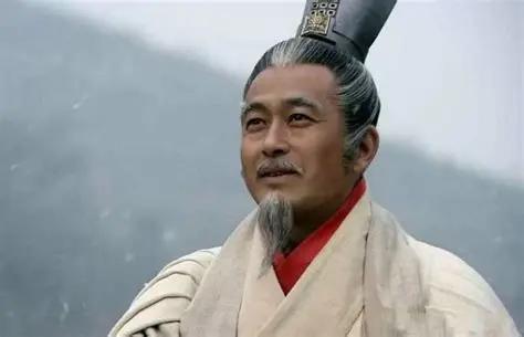 894年，太原刑场。监斩官一声令下，五匹骏马齐齐发力，所有人都在等着这个人被撕成
