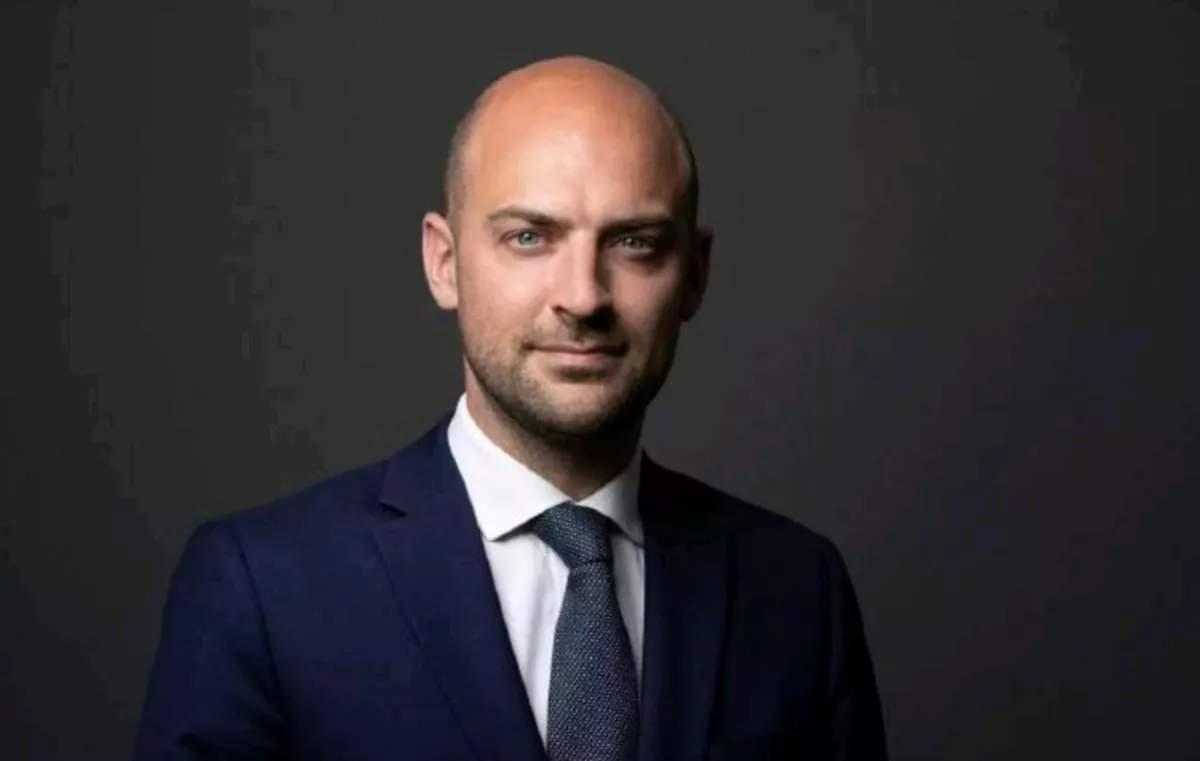 来自外媒12月4日消息说，来我国访问的法国外长巴罗公开表示，法国高度重视与我们的