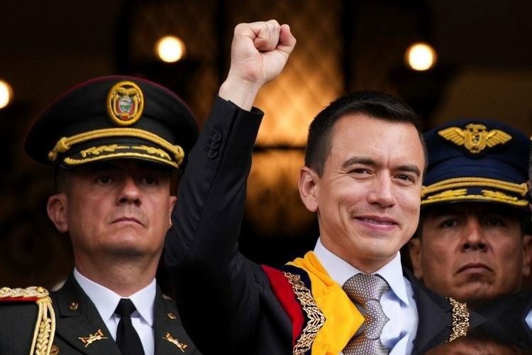 外国元首访华，到机场迎接的一般都是外交系统官员，8月16日抵达北京的这位总统，接