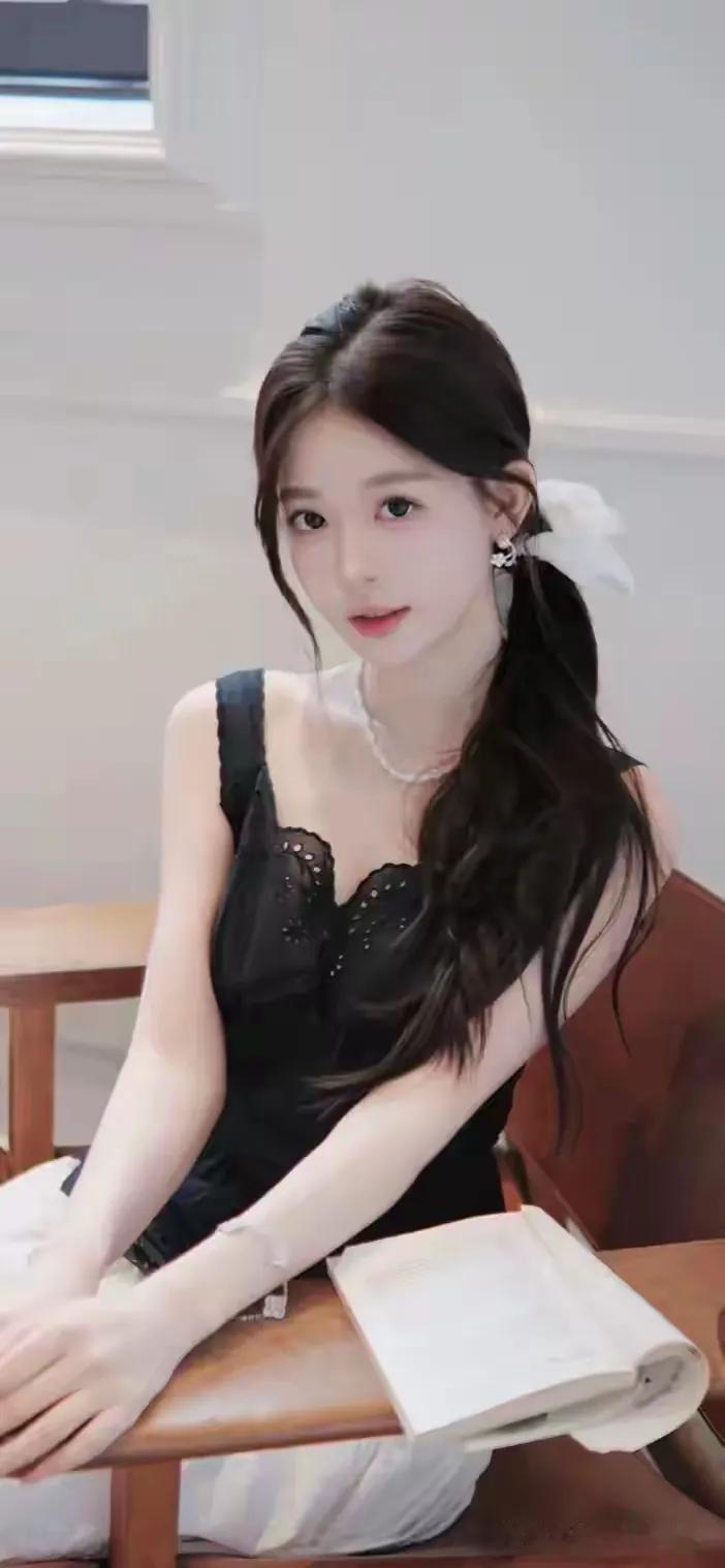 那些青春的日子一闪而过，只有你还留在脑海里，久久挥之不去！