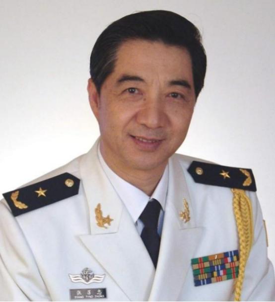 特朗普第一次当选总统的时候，局座张召忠曾经风趣的说：如果他连任两届的话，他一定能