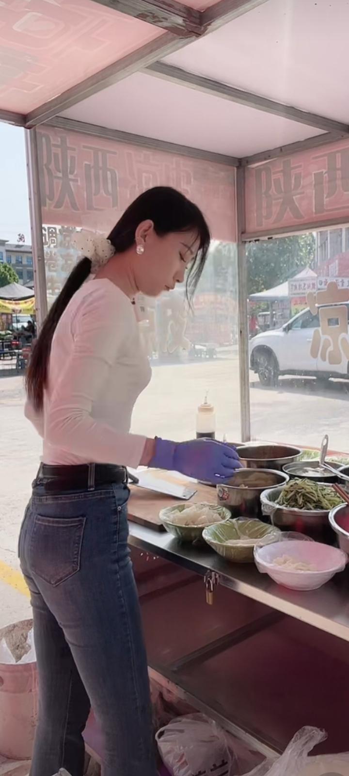 即使是平凡的日子，也能被过得有滋有味，
在这春风里，接住属于你的那份马到成功的欢