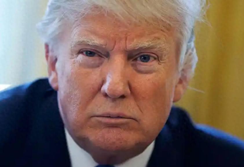 为什么15艘美国军舰一堵门，伊朗的“强硬人设”立刻就崩了？

最近，伊朗和美国在