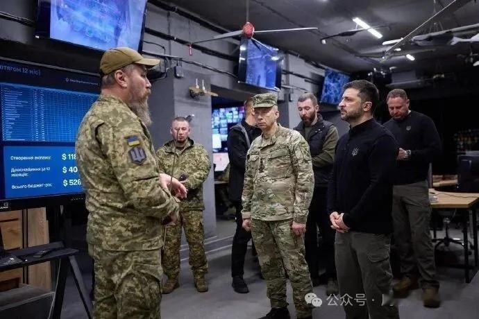 烽火问鼎计划 泽连斯基在视察波克罗夫斯克方向前线乌军时，特别去了“马扎尔之鸟”第