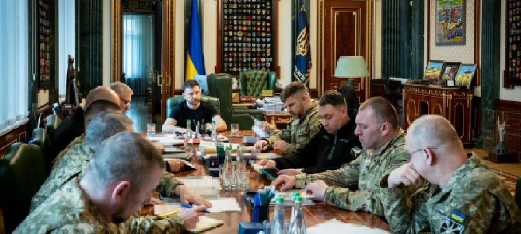 就在刚刚
 
乌克兰总统泽连斯基突然宣布了。
 
波克罗夫斯克、库皮扬斯克这两个