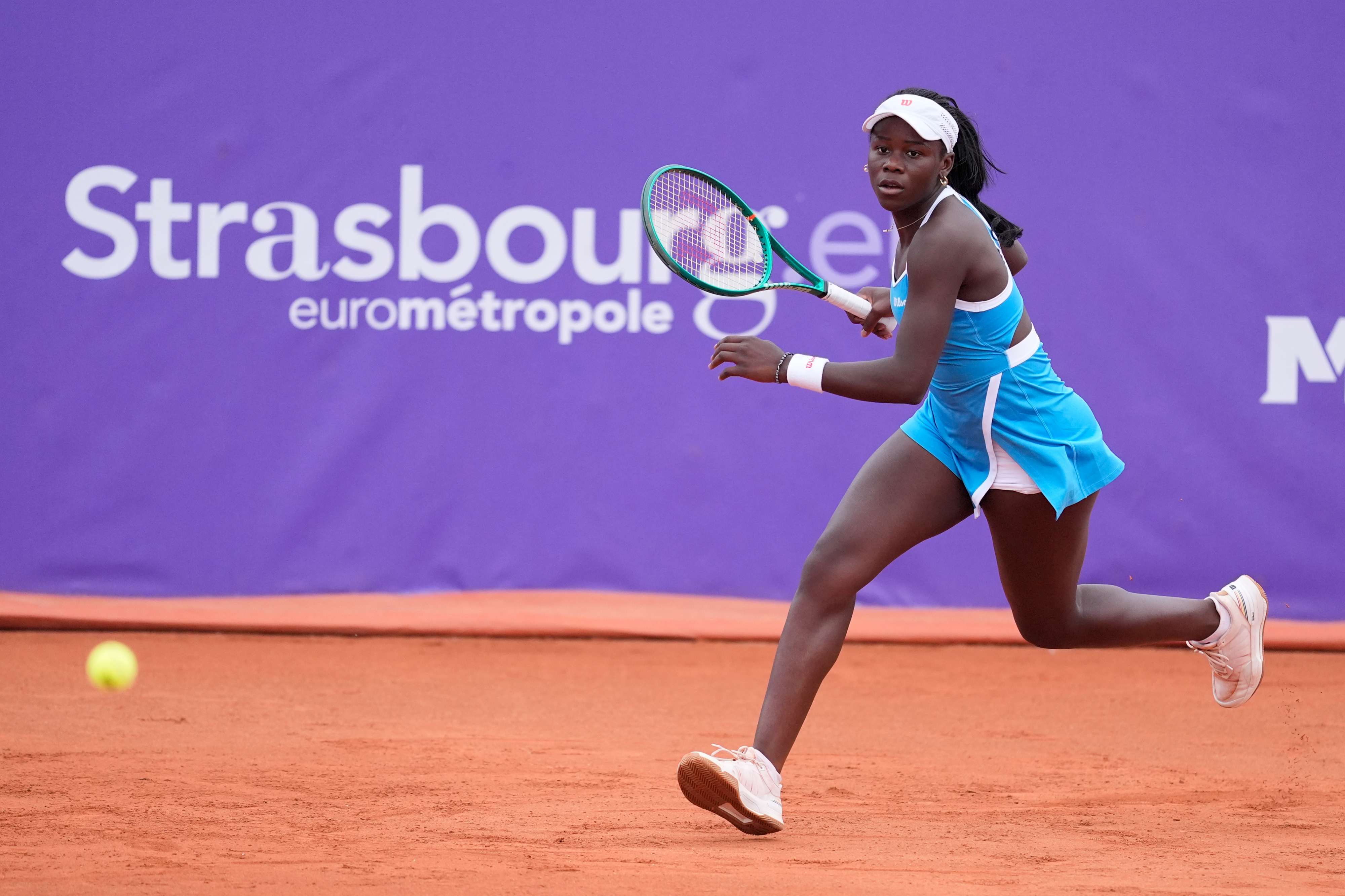 姆博科首进红土巡回赛决赛👀 WTA500斯特拉斯堡站半决赛，姆博科以7-6(3
