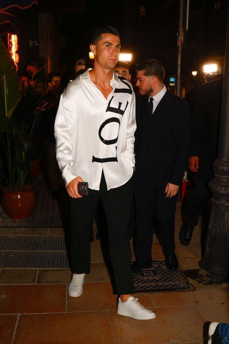 C罗 会费15欧元，不准玩手机！克里斯蒂亚诺·罗纳尔多在马德里开设的私人俱乐部克