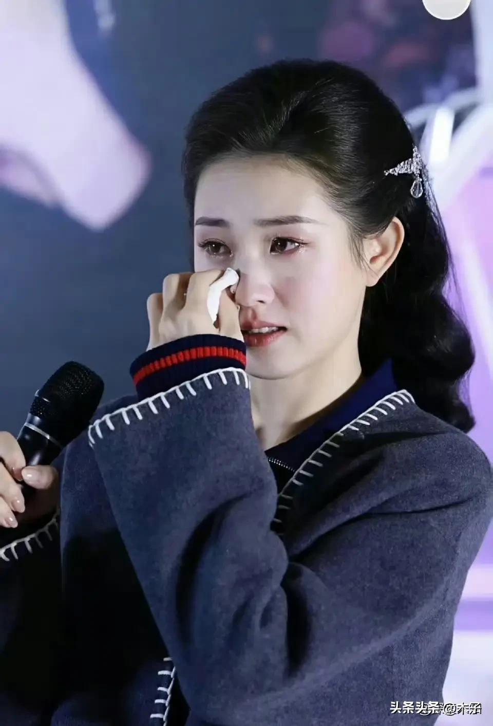 短剧女王郭宇欣哭了！
不是因为被人喷而委屈，也不是因为工作压力大而压抑，而是因为