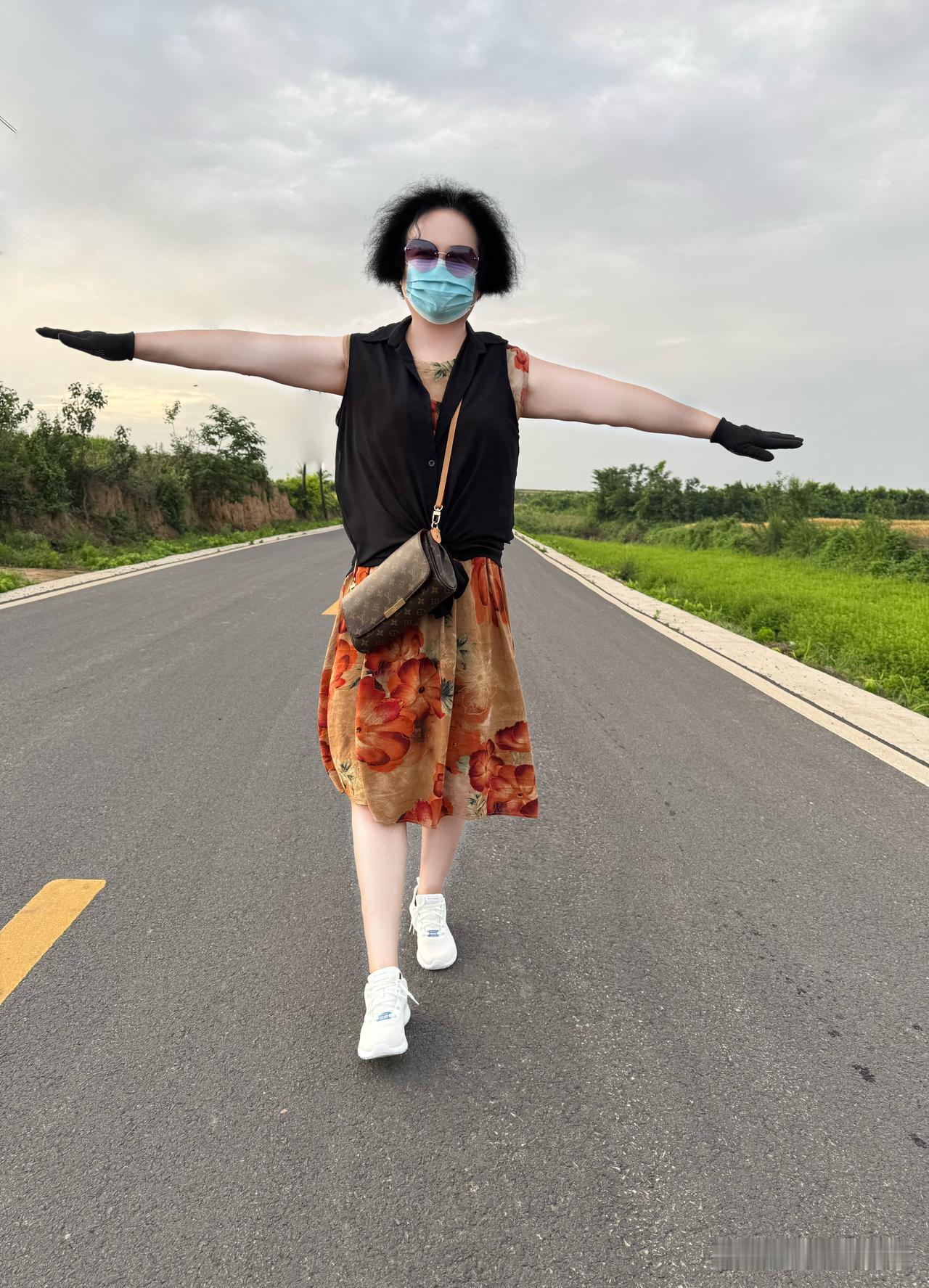 开心快乐。全家人及自己身体健康。任所欲为。
想干嘛干嘛。想买啥买啥。说走就走。