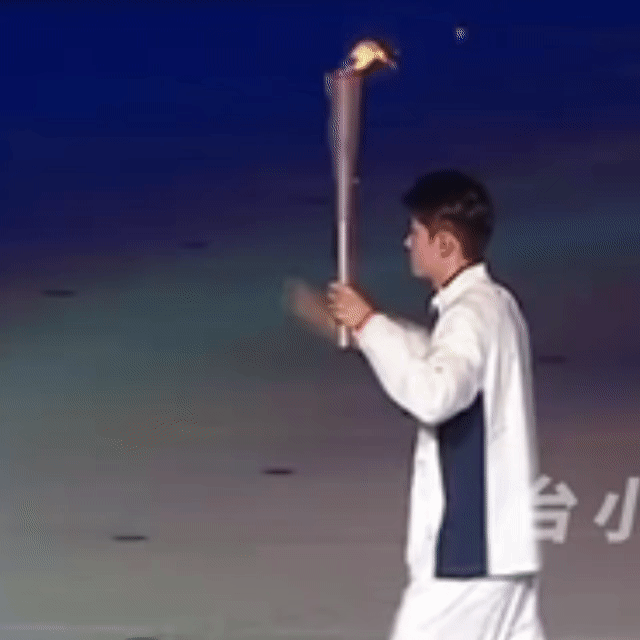 突然注意到哥哥好用力地一掌啊哈哈哈哈 ​​​